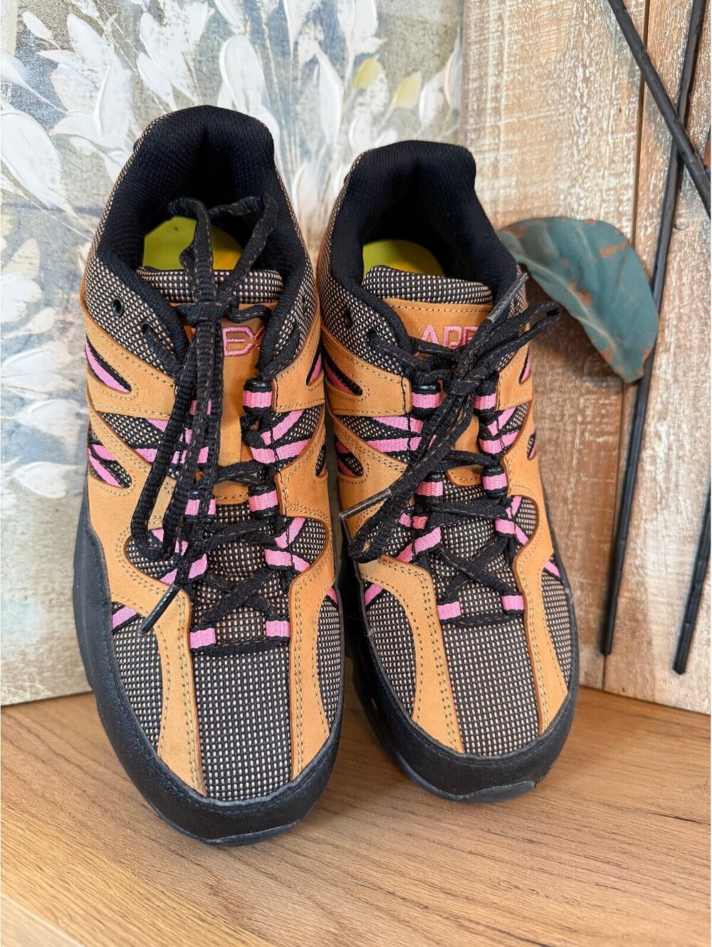 Apex Women’s Size 9 M Leather Walking Shoes / Sneakers